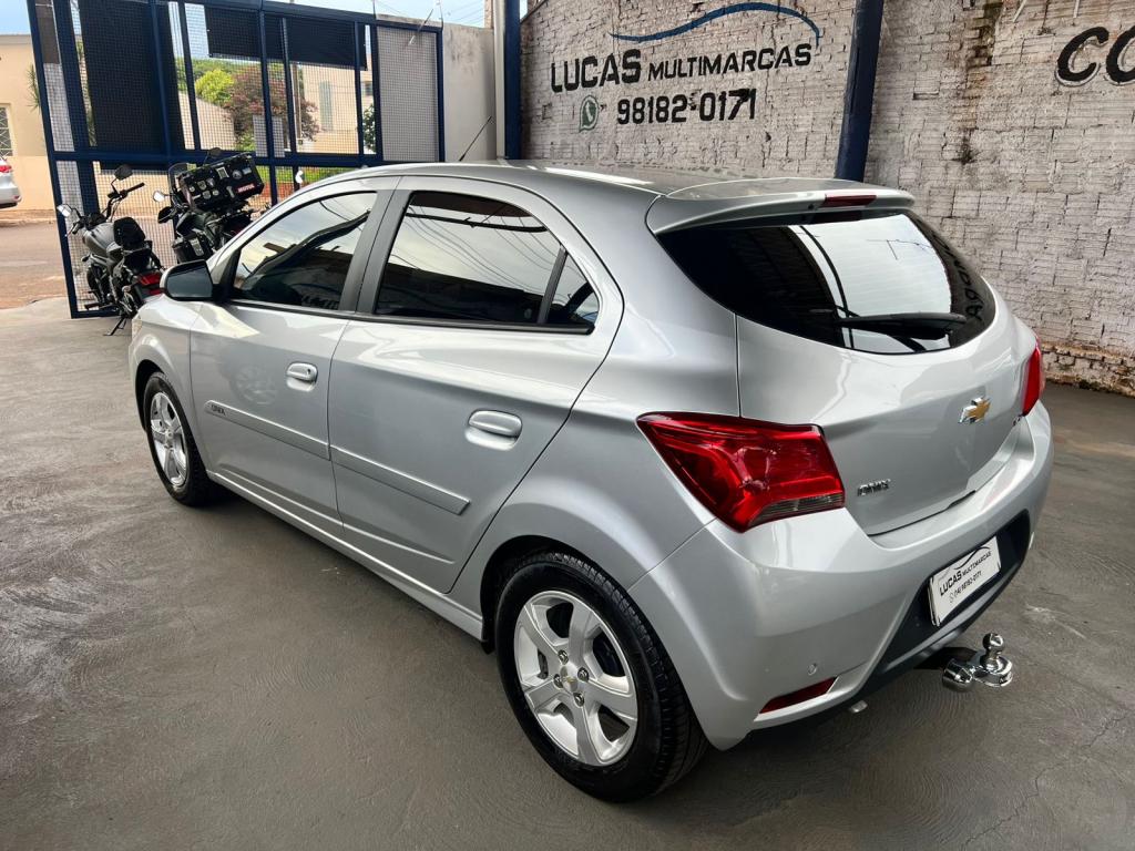 CHEVROLET Onix Hatch - Foto