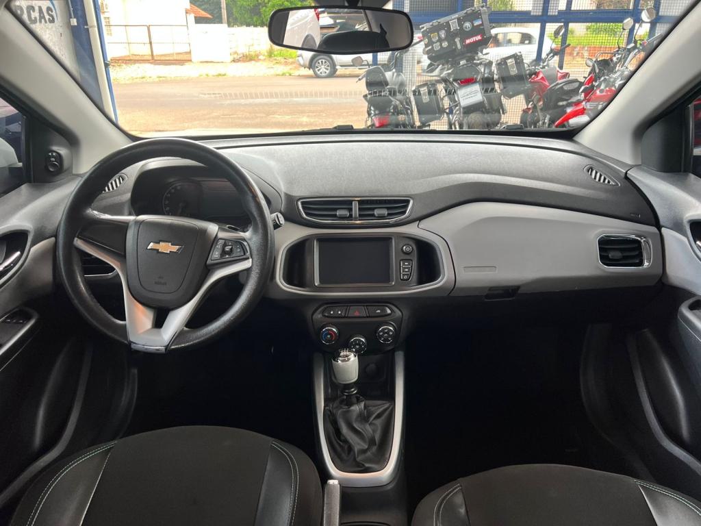 CHEVROLET Onix Hatch - Foto