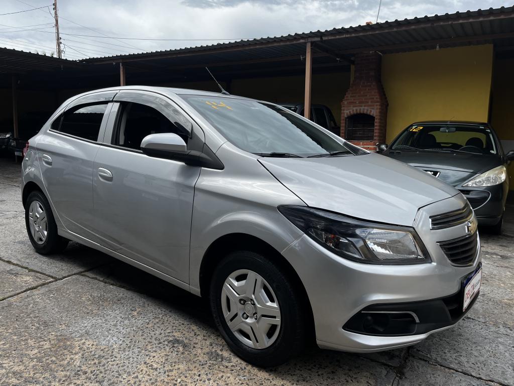 CHEVROLET Onix Hatch - Foto