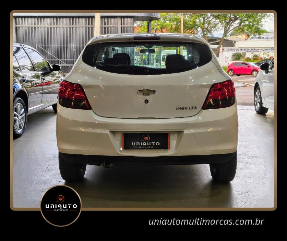 CHEVROLET Onix Hatch - Foto