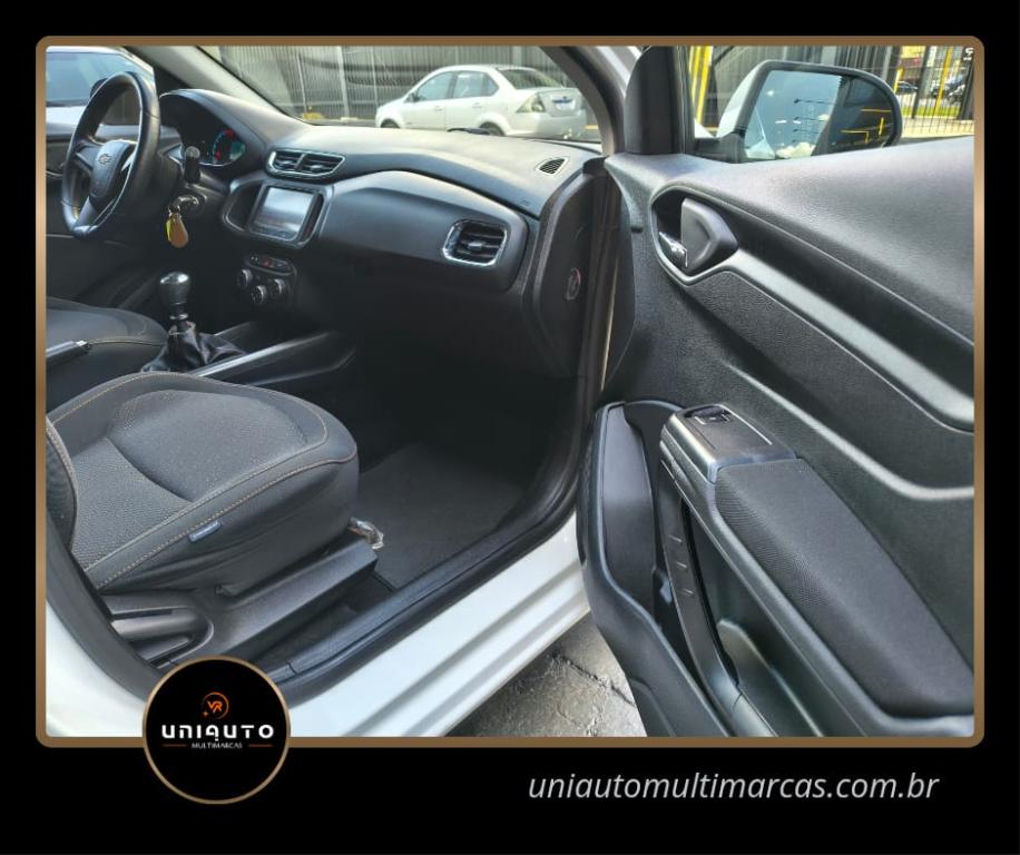 CHEVROLET Onix Hatch - Foto