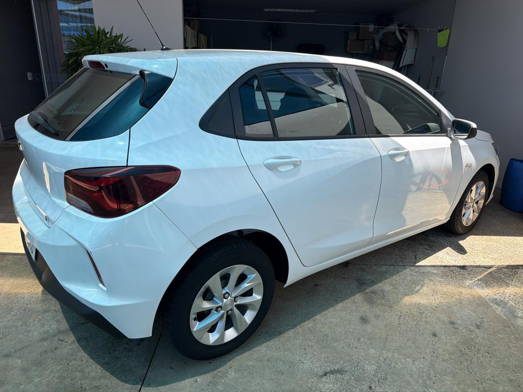 CHEVROLET Onix Hatch - Foto