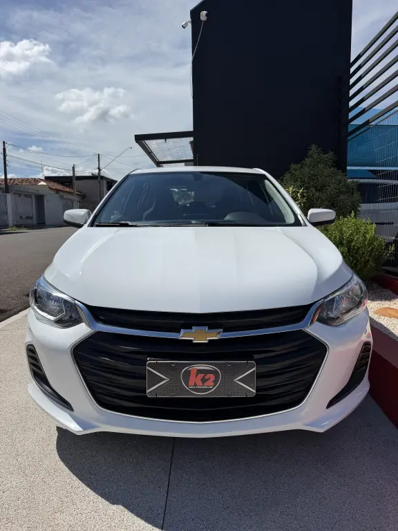 CHEVROLET Onix Hatch - Foto