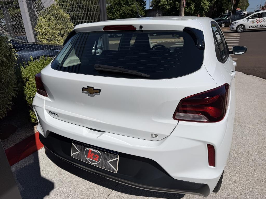 CHEVROLET Onix Hatch - Foto