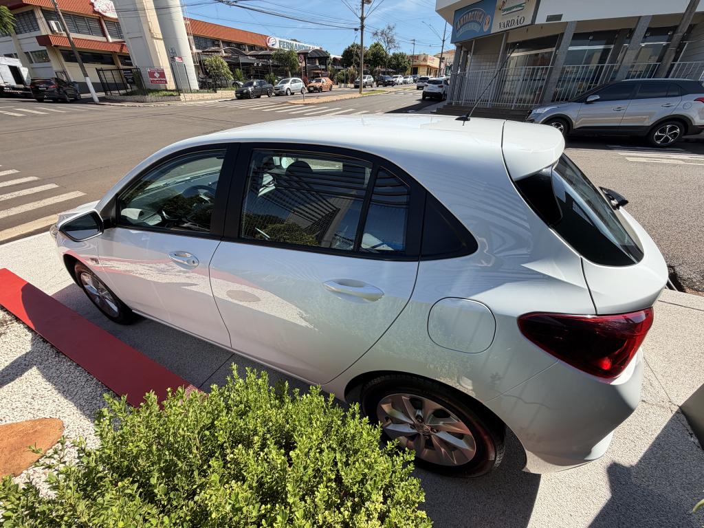 CHEVROLET Onix Hatch - Foto