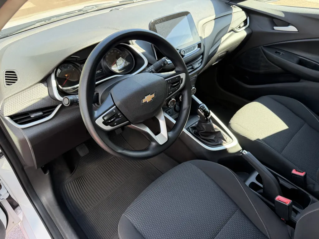 CHEVROLET Onix Hatch - Foto