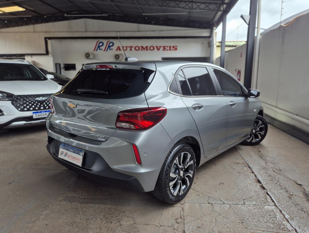 CHEVROLET Onix Hatch - Foto