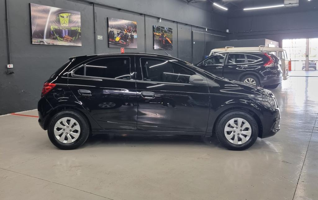 CHEVROLET Onix Hatch - Foto