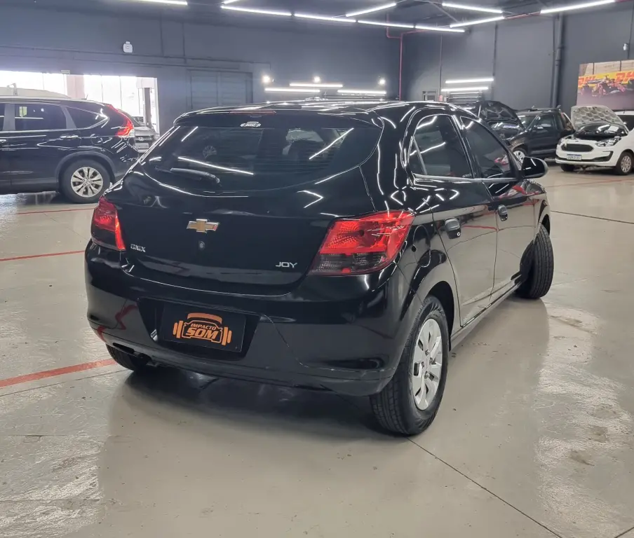 CHEVROLET Onix Hatch - Foto