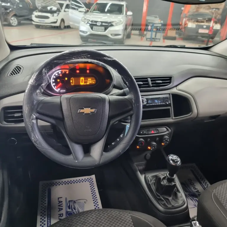 CHEVROLET Onix Hatch - Foto