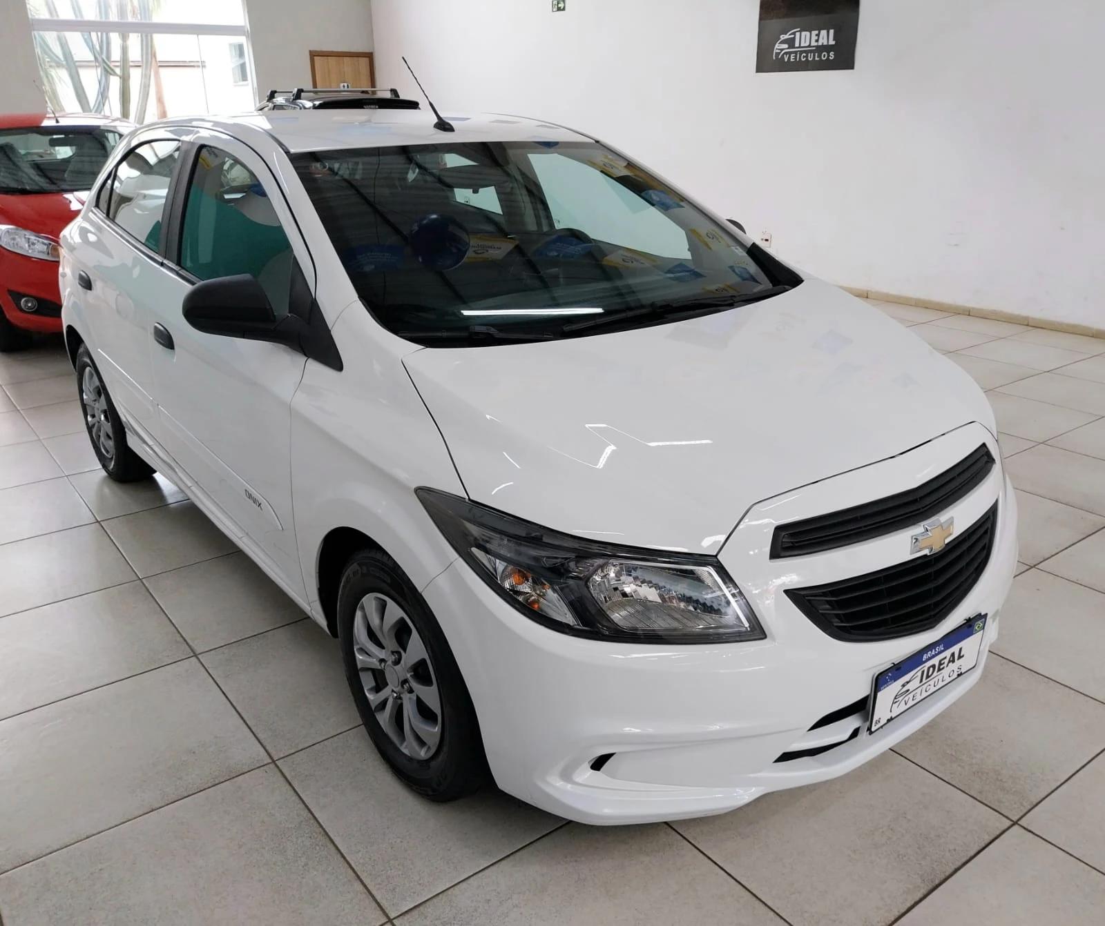 CHEVROLET Onix Hatch - Foto