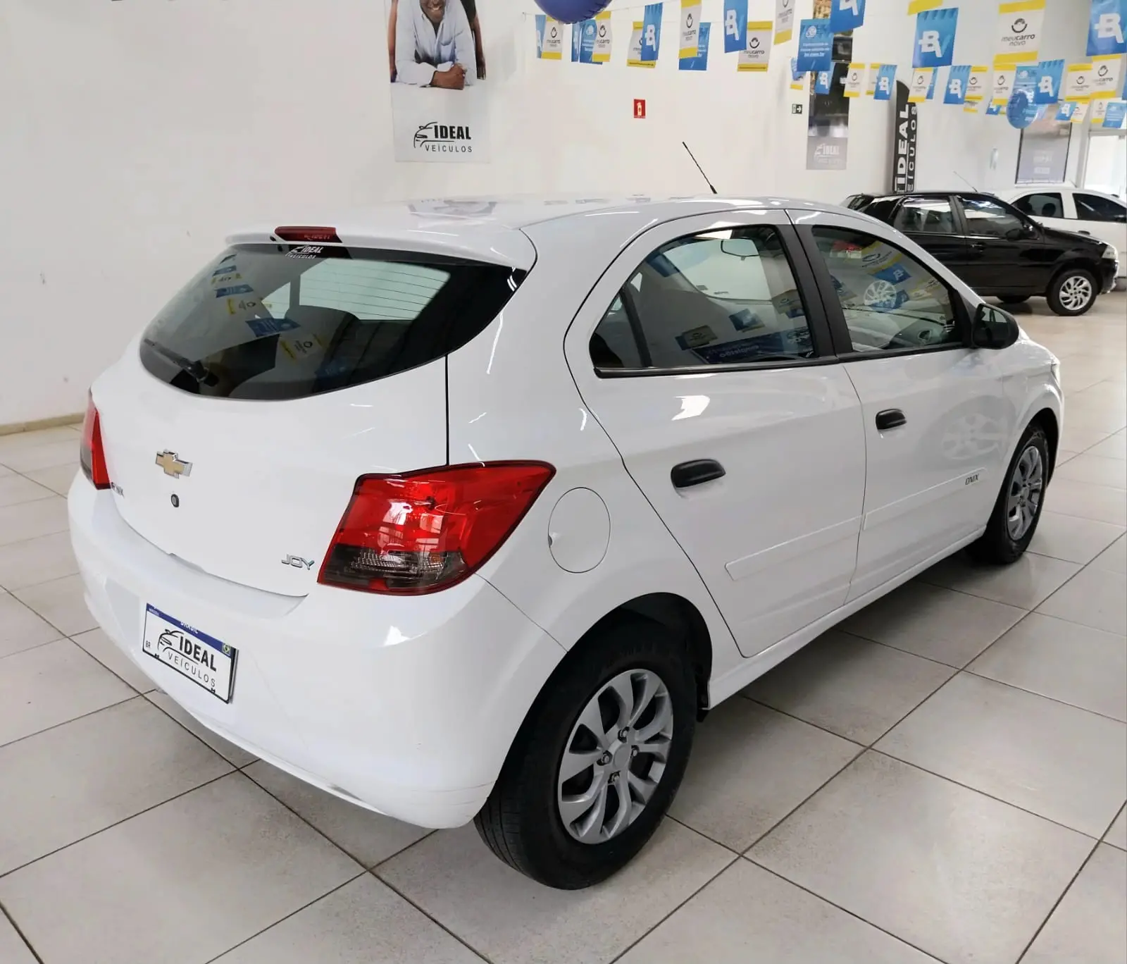 CHEVROLET Onix Hatch - Foto