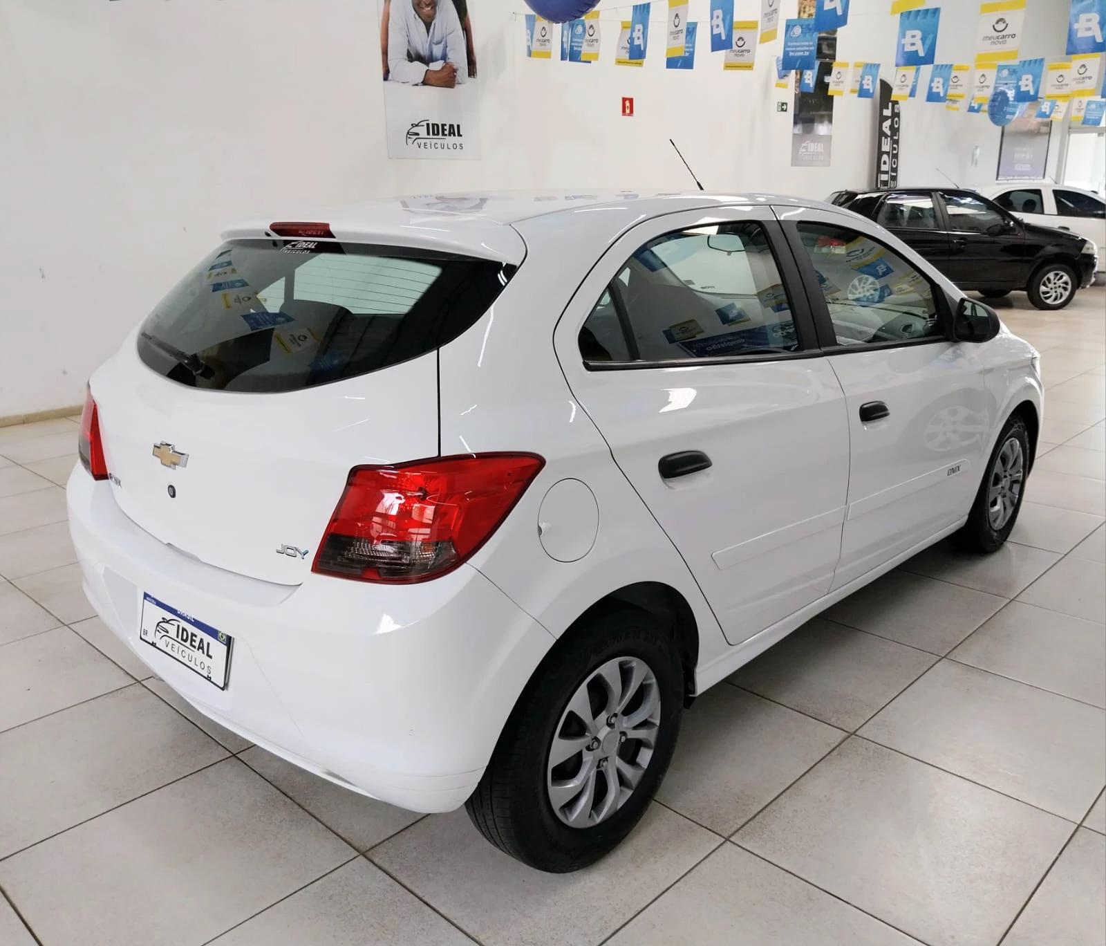 CHEVROLET Onix Hatch - Foto