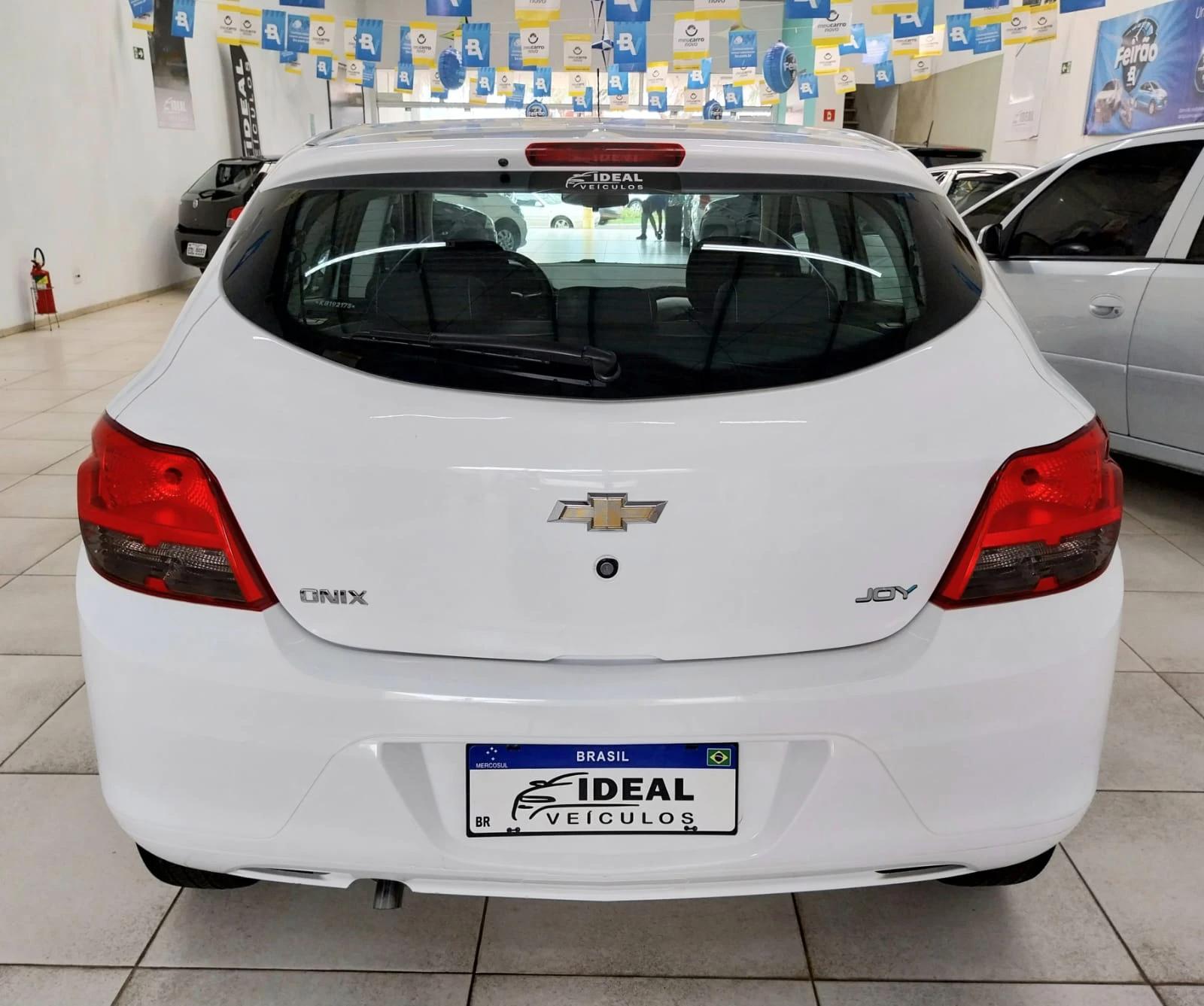 CHEVROLET Onix Hatch - Foto