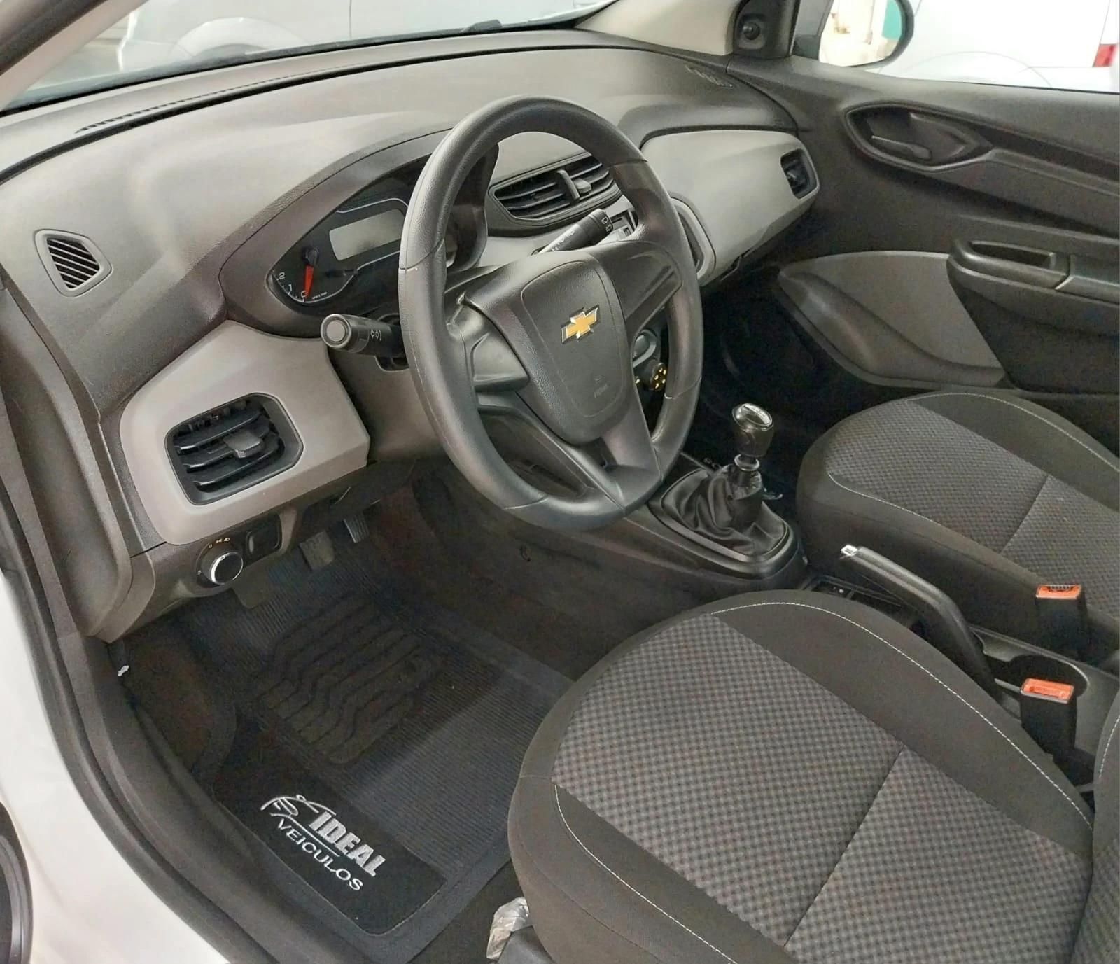 CHEVROLET Onix Hatch - Foto