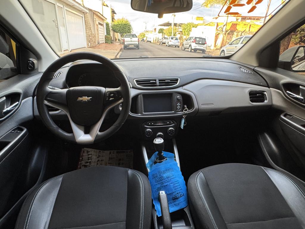 CHEVROLET Onix Hatch - Foto