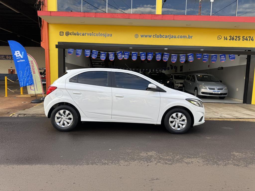 CHEVROLET Onix Hatch - Foto