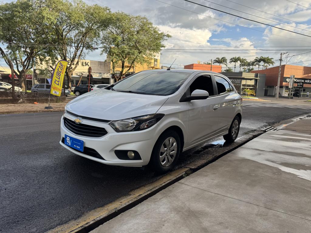 CHEVROLET Onix Hatch - Foto