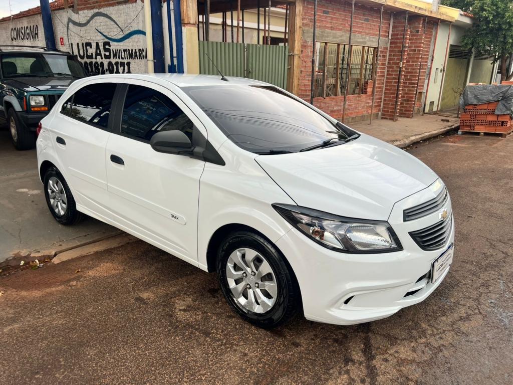 CHEVROLET Onix Hatch - Foto