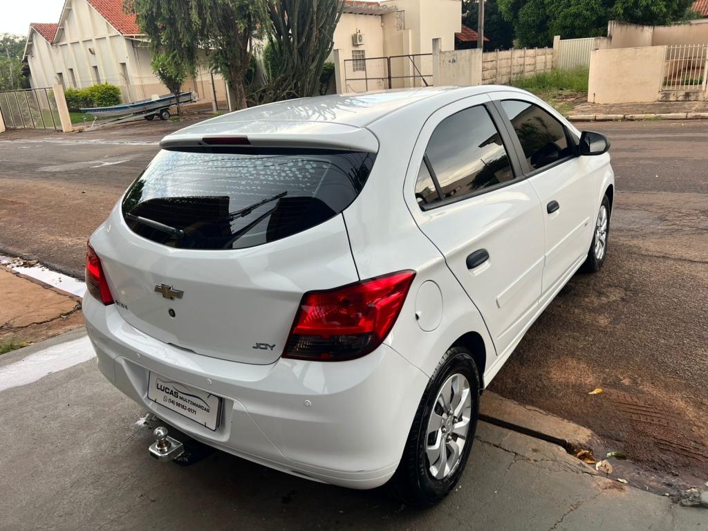 CHEVROLET Onix Hatch - Foto