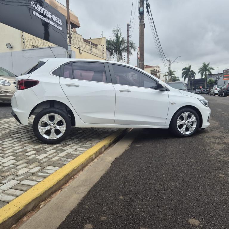 CHEVROLET Onix Hatch - Foto