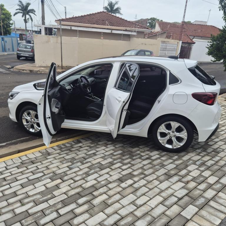 CHEVROLET Onix Hatch - Foto