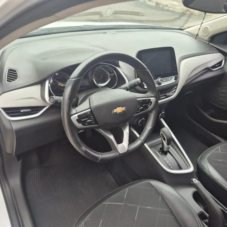 CHEVROLET Onix Hatch - Foto