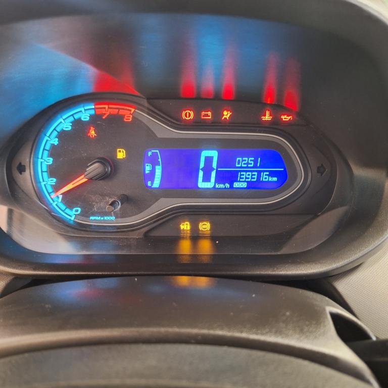 CHEVROLET Onix Hatch - Foto