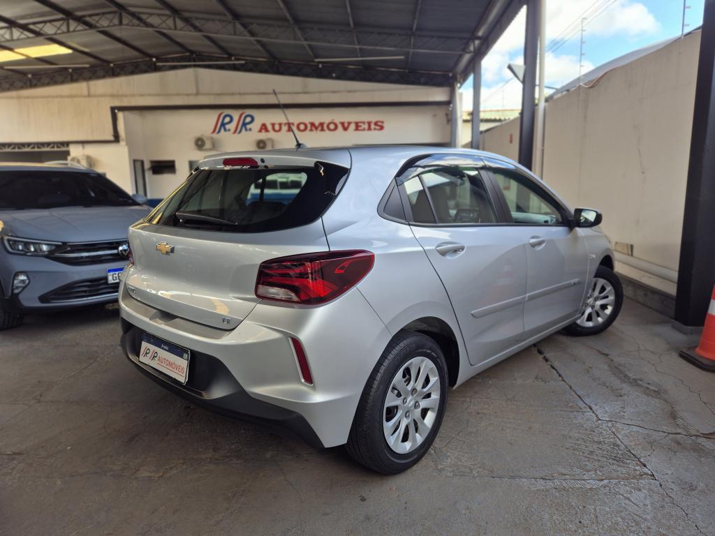 CHEVROLET Onix Hatch - Foto