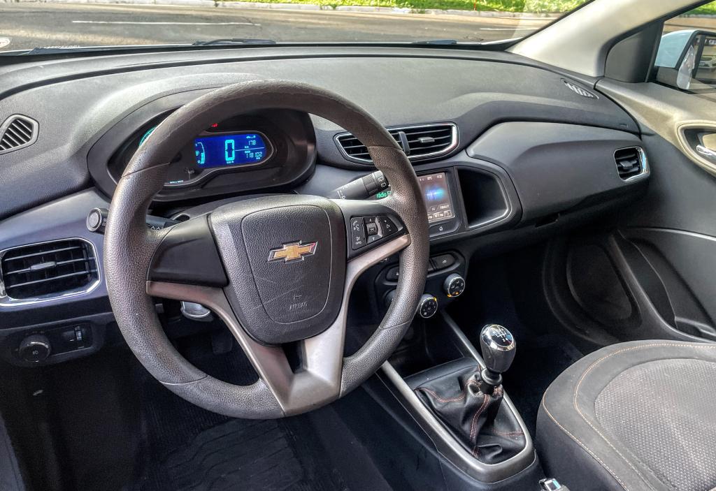 CHEVROLET Onix Hatch - Foto