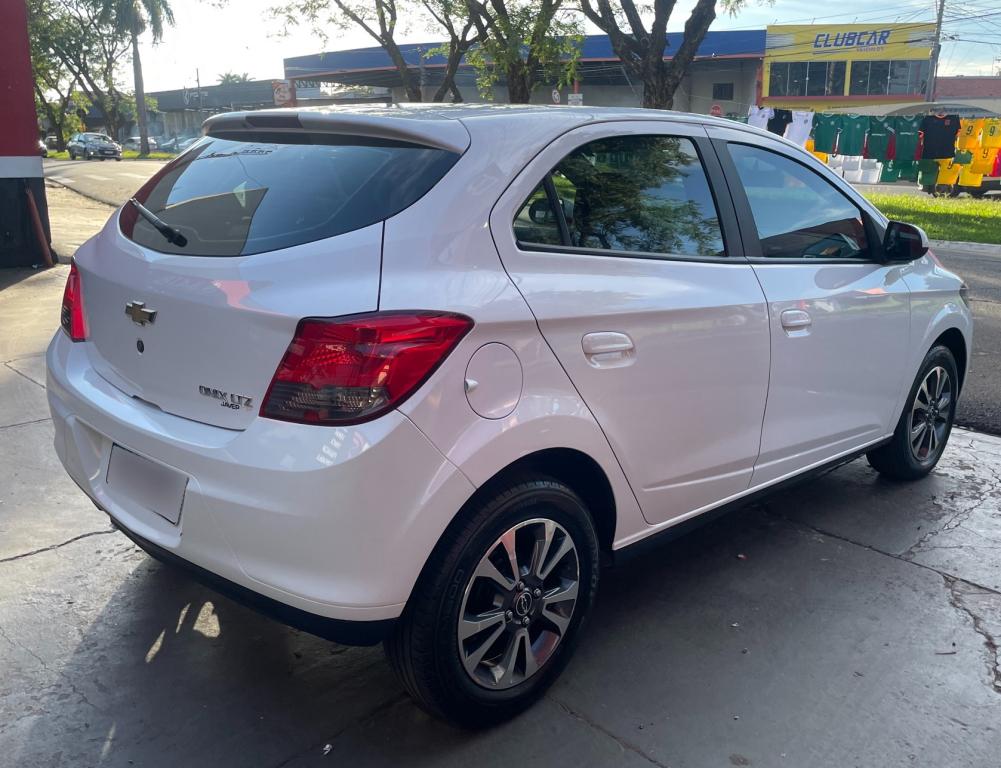 CHEVROLET Onix Hatch - Foto