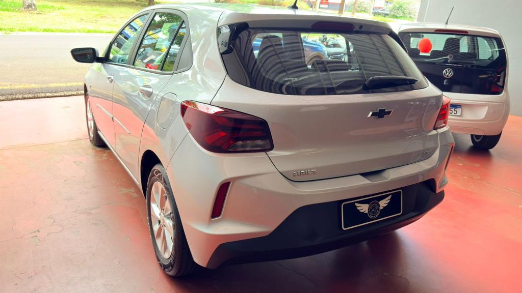 CHEVROLET Onix Hatch - Foto