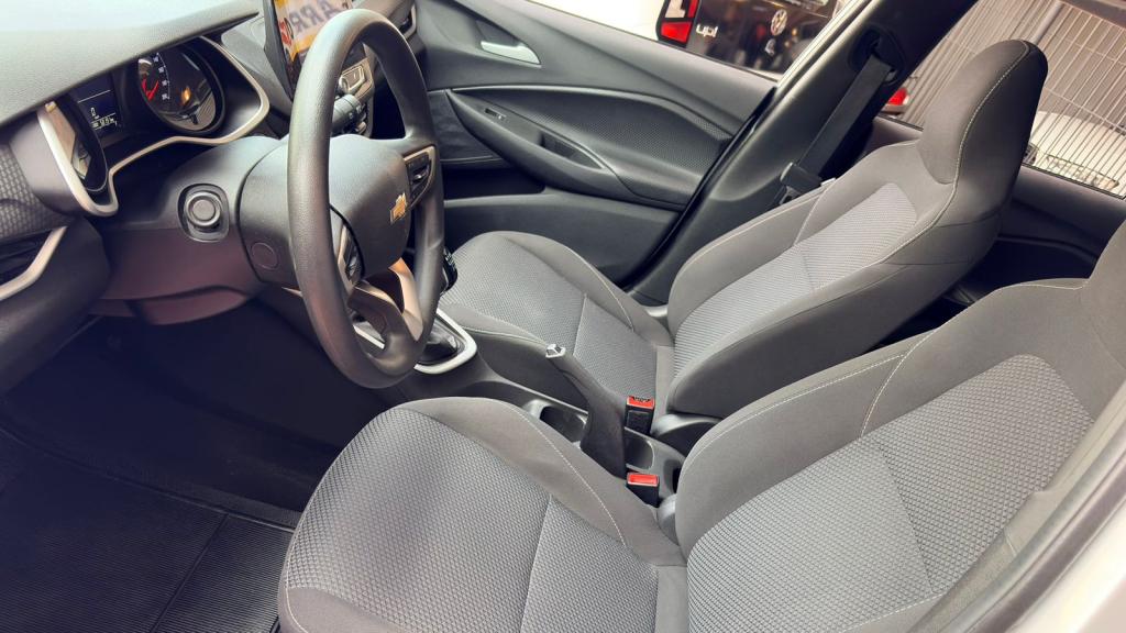 CHEVROLET Onix Hatch - Foto