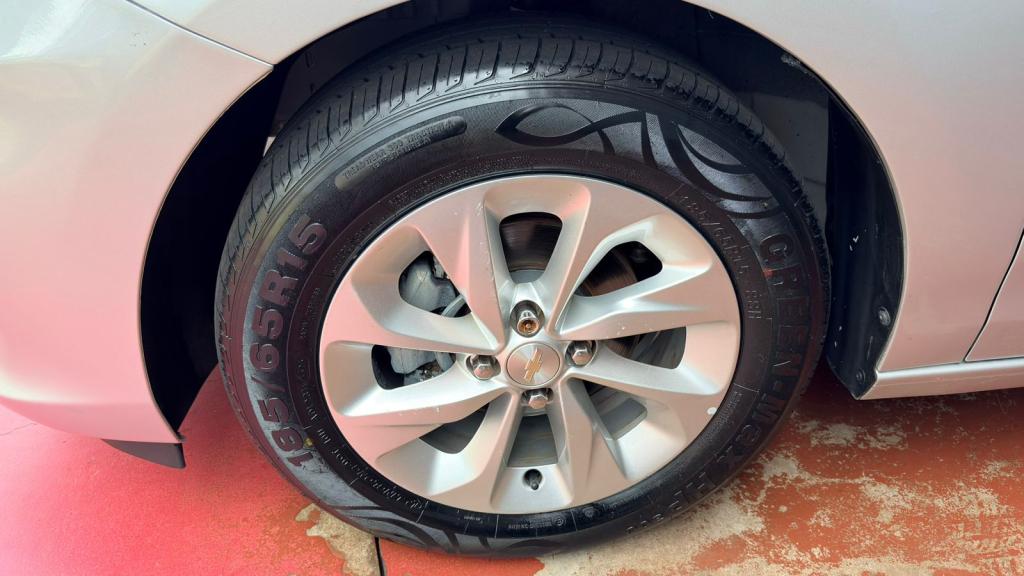 CHEVROLET Onix Hatch - Foto