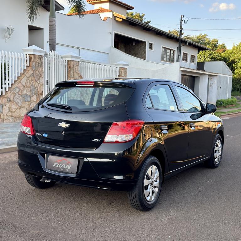 CHEVROLET Onix Hatch - Foto