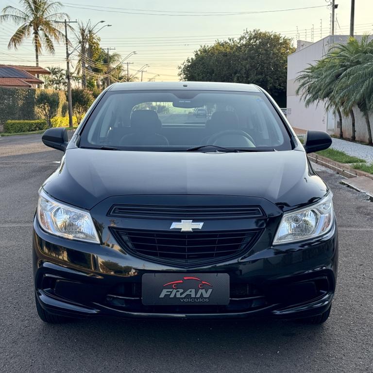 CHEVROLET Onix Hatch - Foto