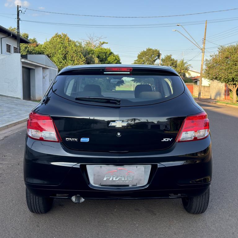 CHEVROLET Onix Hatch - Foto