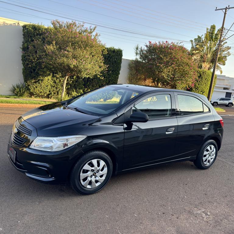 CHEVROLET Onix Hatch - Foto