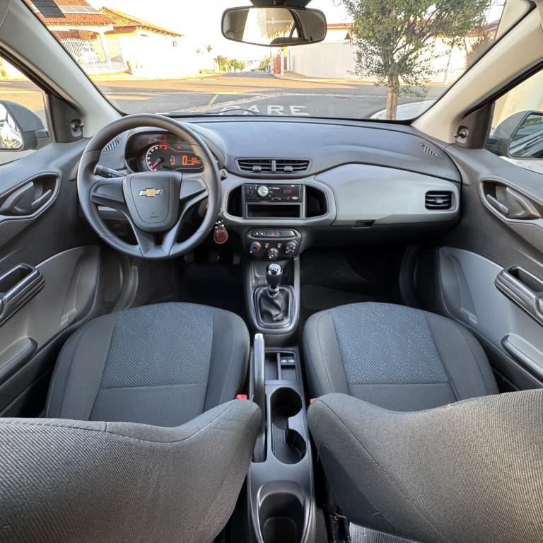 CHEVROLET Onix Hatch - Foto