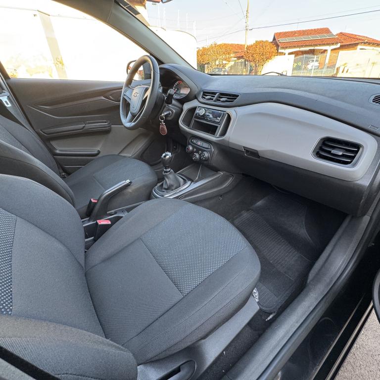 CHEVROLET Onix Hatch - Foto