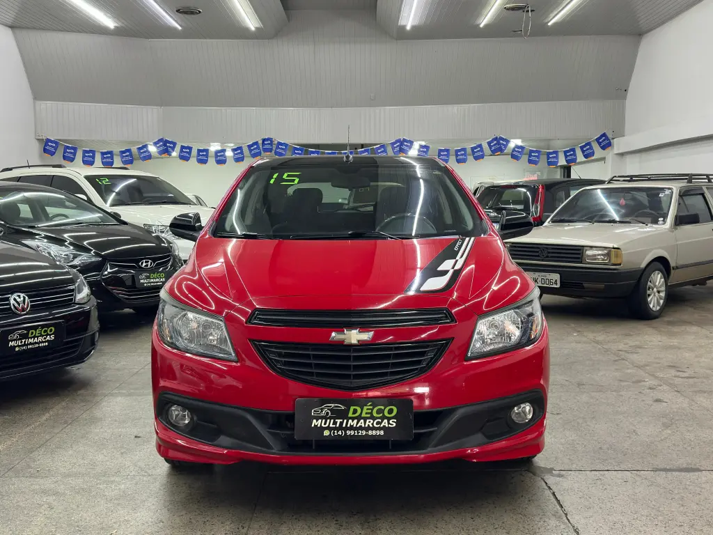 CHEVROLET Onix Hatch - Foto