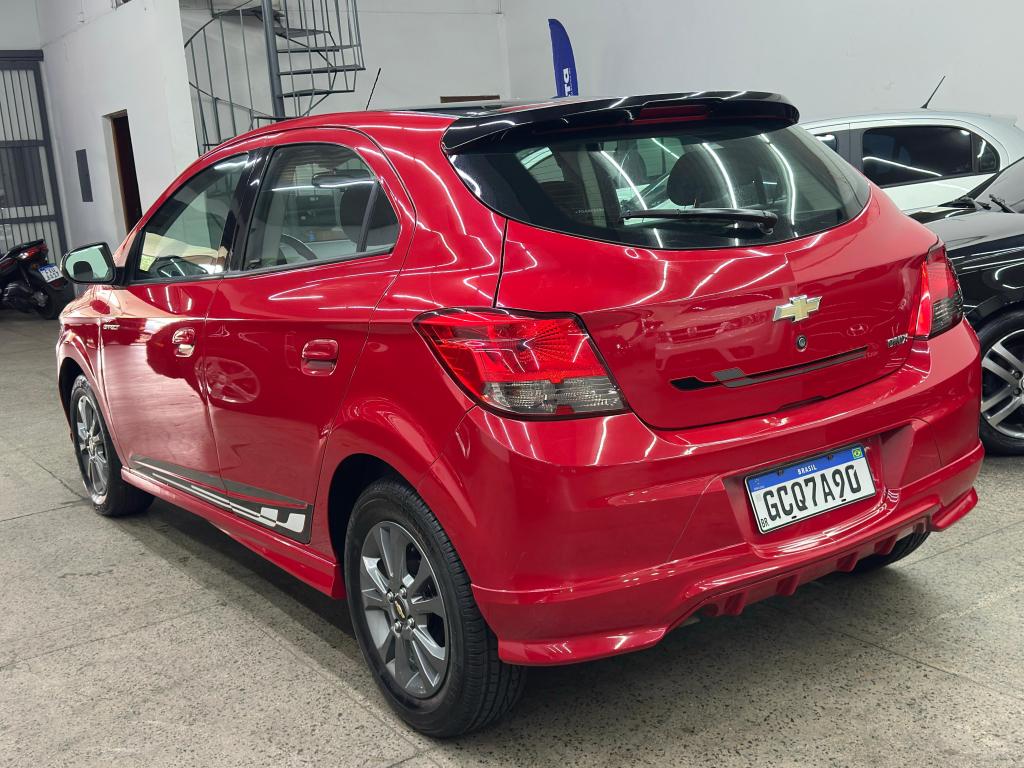 CHEVROLET Onix Hatch - Foto