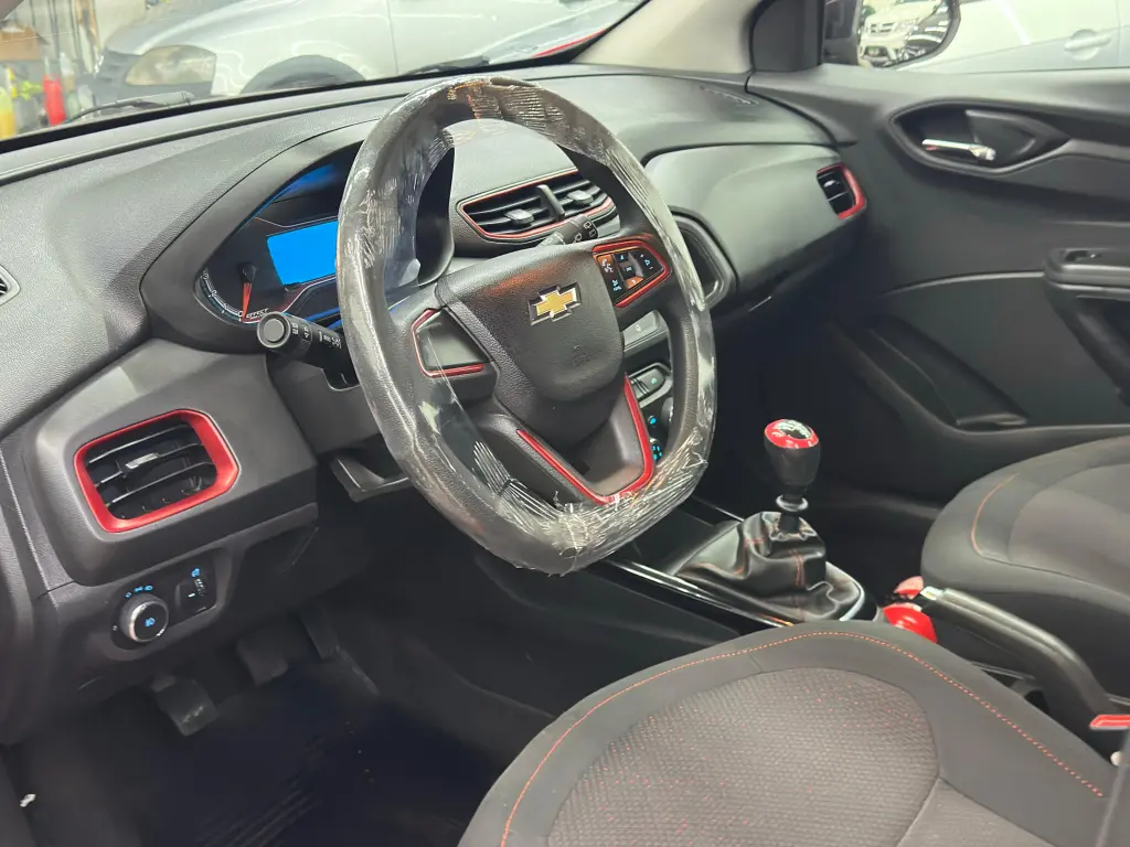 CHEVROLET Onix Hatch - Foto