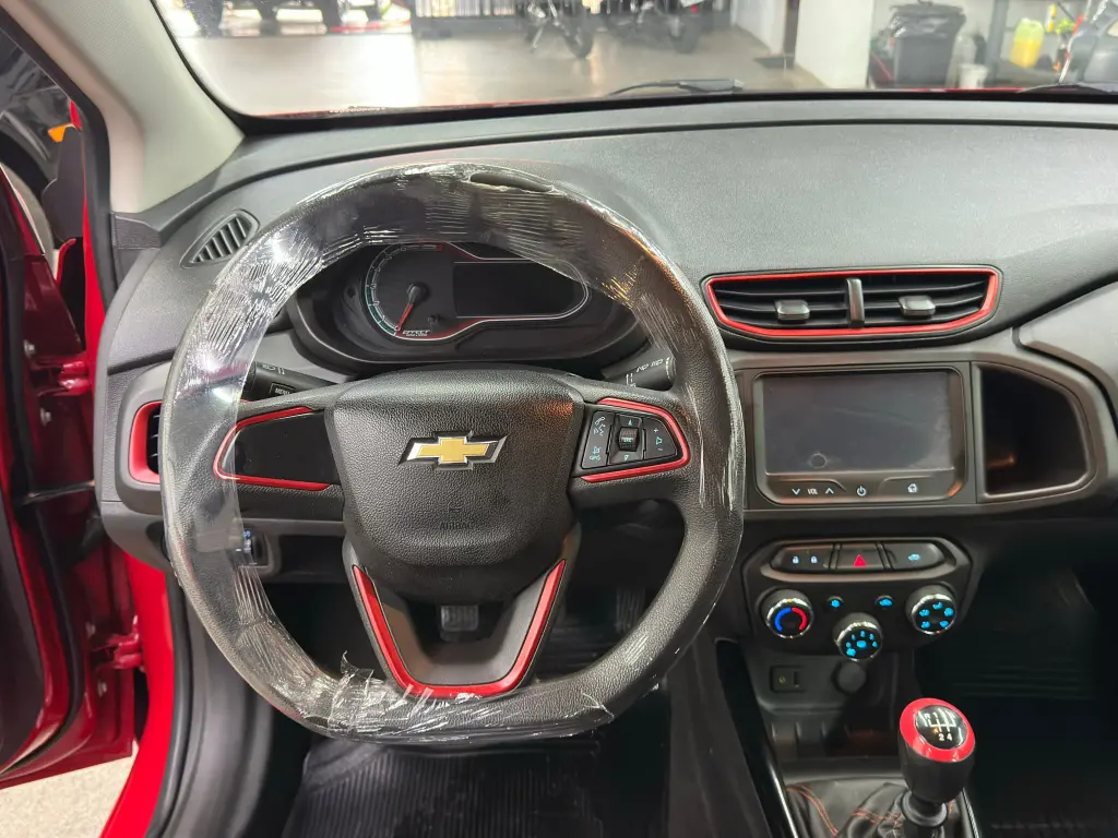 CHEVROLET Onix Hatch - Foto