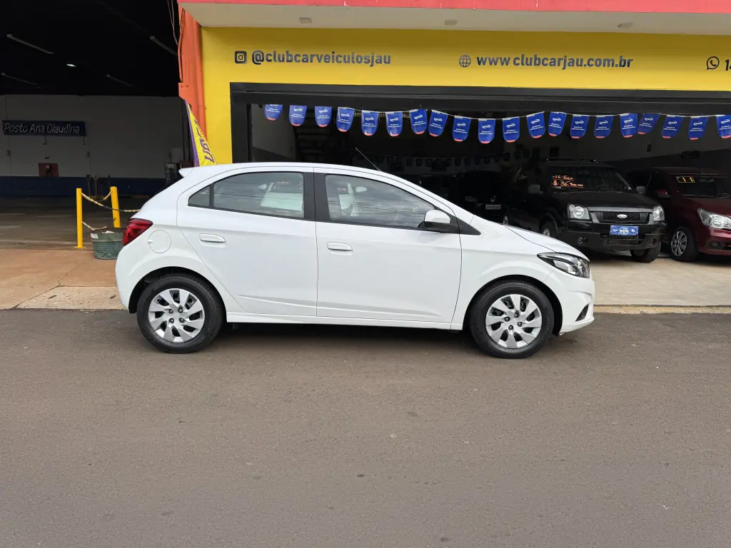 CHEVROLET Onix Hatch