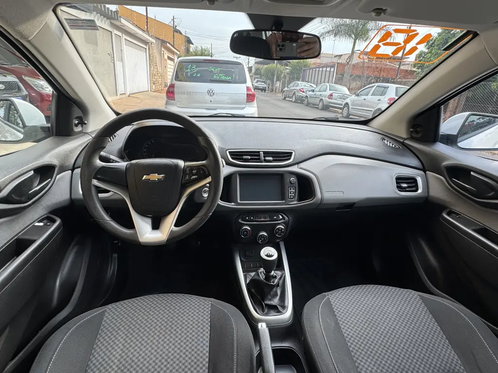 CHEVROLET Onix Hatch - Foto