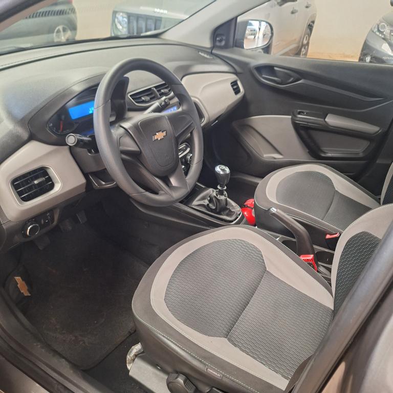 CHEVROLET Onix Hatch - Foto