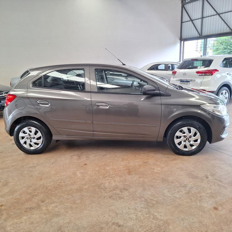 CHEVROLET Onix Hatch - Foto