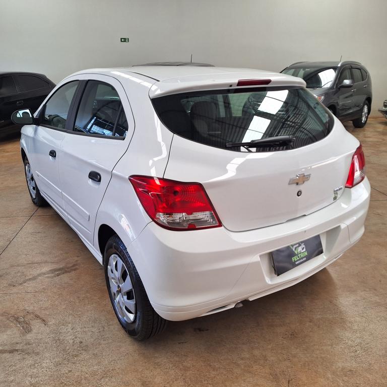 CHEVROLET Onix Hatch - Foto