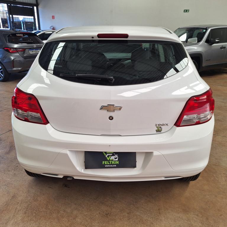 CHEVROLET Onix Hatch - Foto